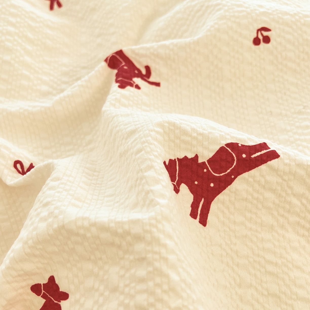 91家纺网 家纺一手货源 找家纺 瑞钰 2026新款直播热款高品质高克重泡泡纱泡芙纱四件套 小红马