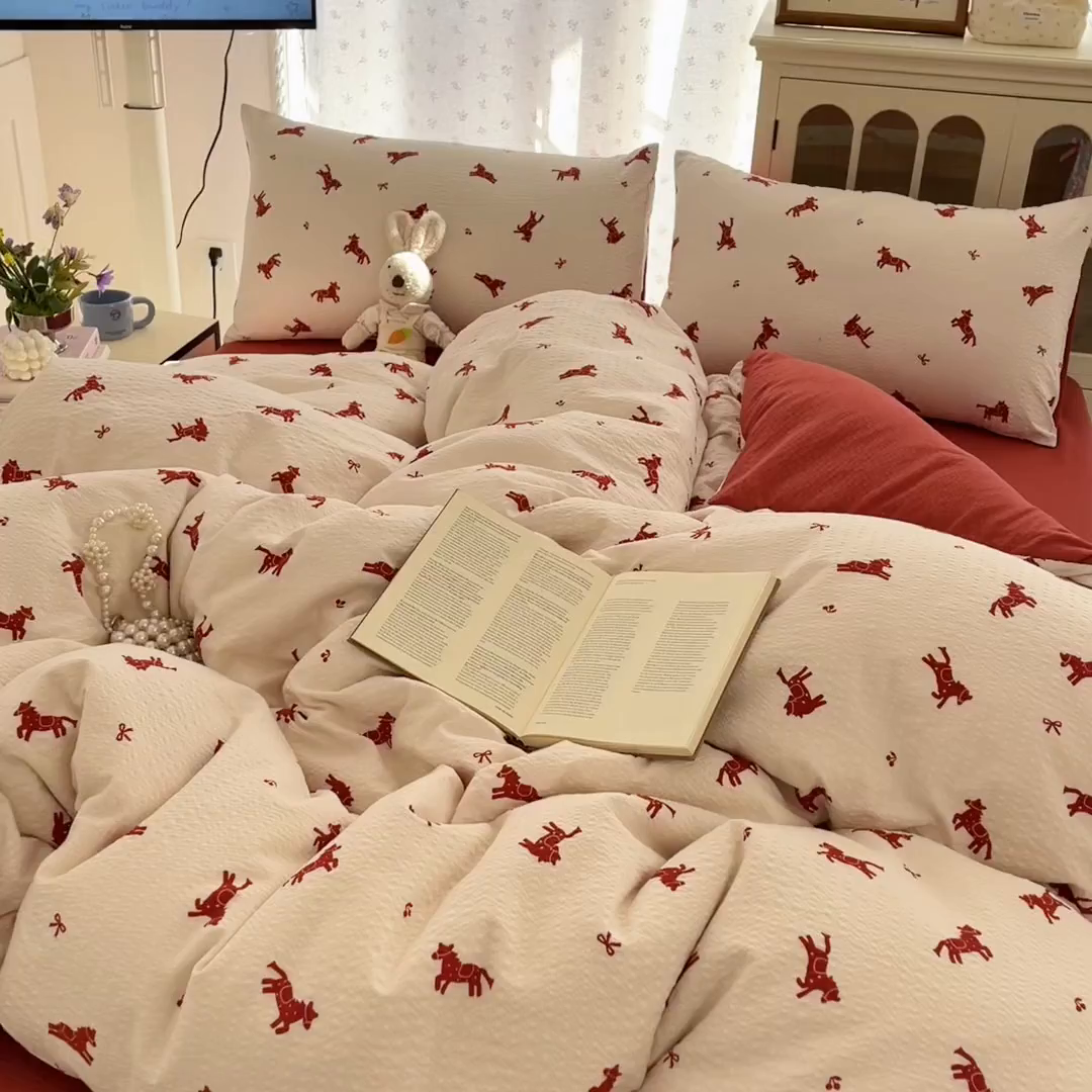 91家纺网 家纺一手货源 找家纺 瑞钰 2026新款直播热款高品质高克重泡泡纱泡芙纱四件套 小红马