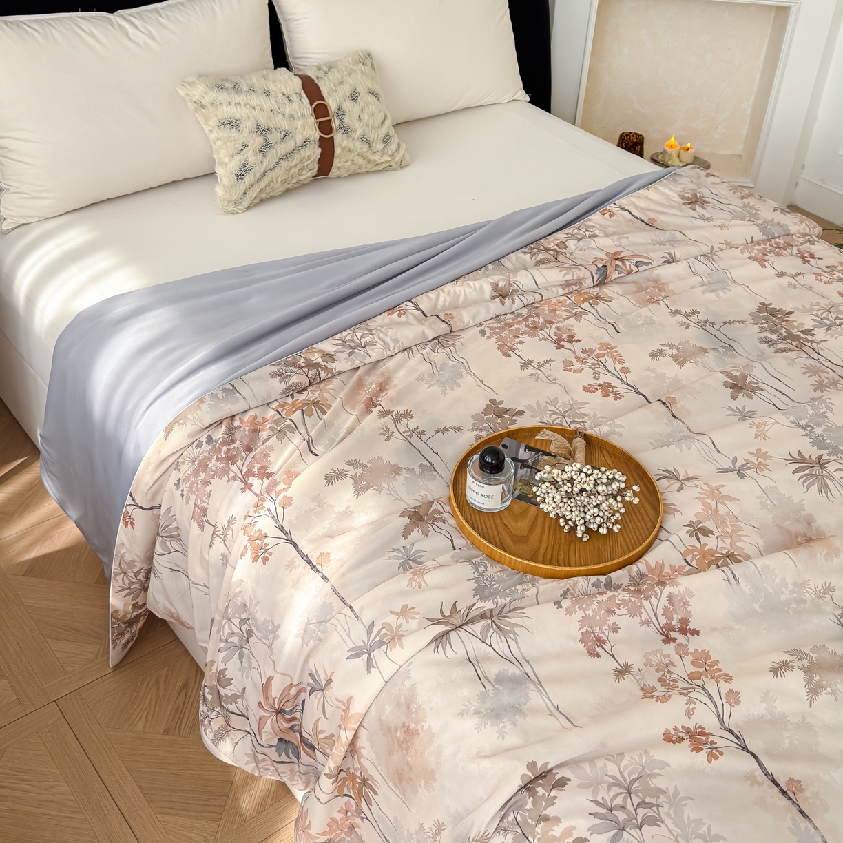 91家纺网 家纺一手货源 找家纺 圣尔雅家纺 2026春夏新款数码印花凉感丝夏被夏凉被空调被系列 枫叶