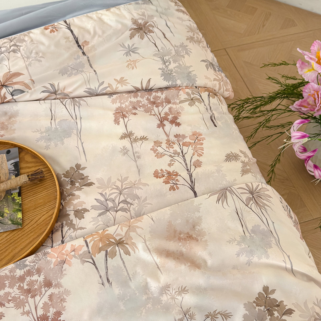 91家纺网 家纺一手货源 找家纺 圣尔雅家纺 2026春夏新款数码印花凉感丝夏被夏凉被空调被系列 枫叶