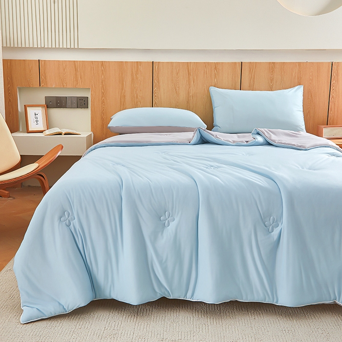 91家纺网 家纺一手货源 找家纺 悦织语 2026新款A类云母凉感丝（含氨纶）+针织棉双面可用夏凉被空调被被子被芯 天空蓝+浅灰