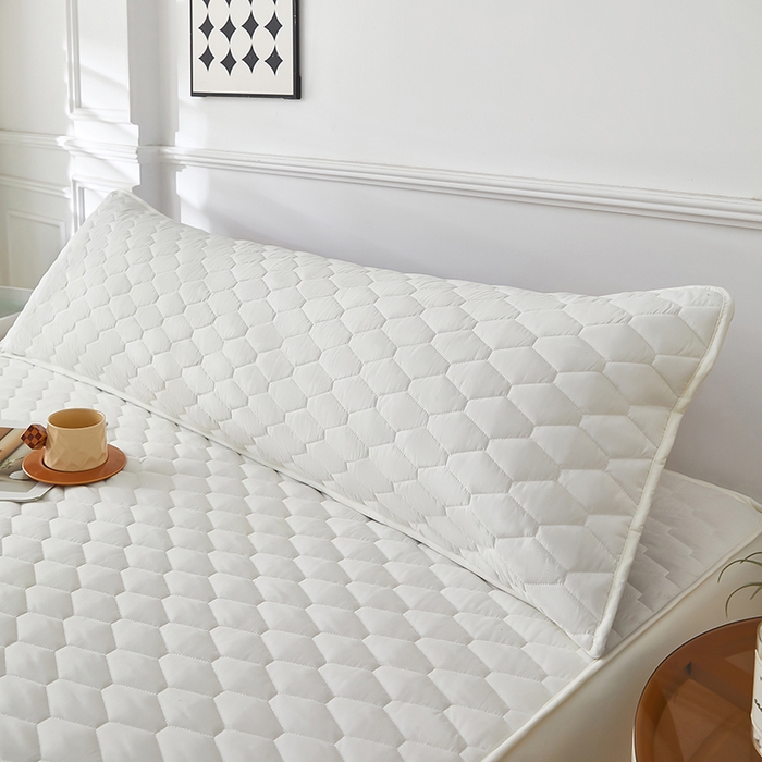 91家纺网 家纺一手货源 找家纺 三盛源 2026新款A类防水夹棉枕套枕芯套防头油双人1.2枕头套1.5夫妻枕头长款一体1.8枕芯套-洛卡系列（支持小批量定制尺寸） 洛卡系列-奶昔白