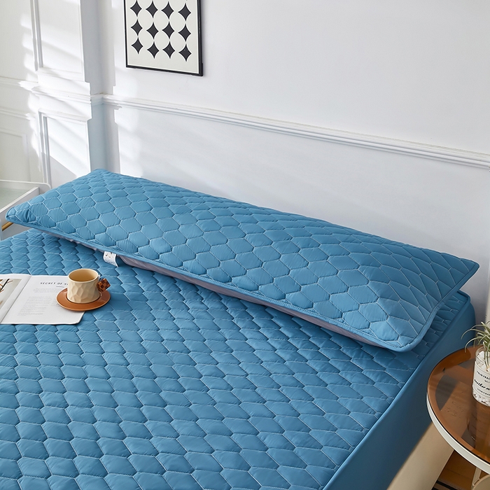 91家纺网 家纺一手货源 找家纺 三盛源 2026新款A类防水夹棉枕套枕芯套防头油双人1.2枕头套1.5夫妻枕头长款一体1.8枕芯套-洛卡系列（支持小批量定制尺寸） 洛卡系列-孔雀蓝