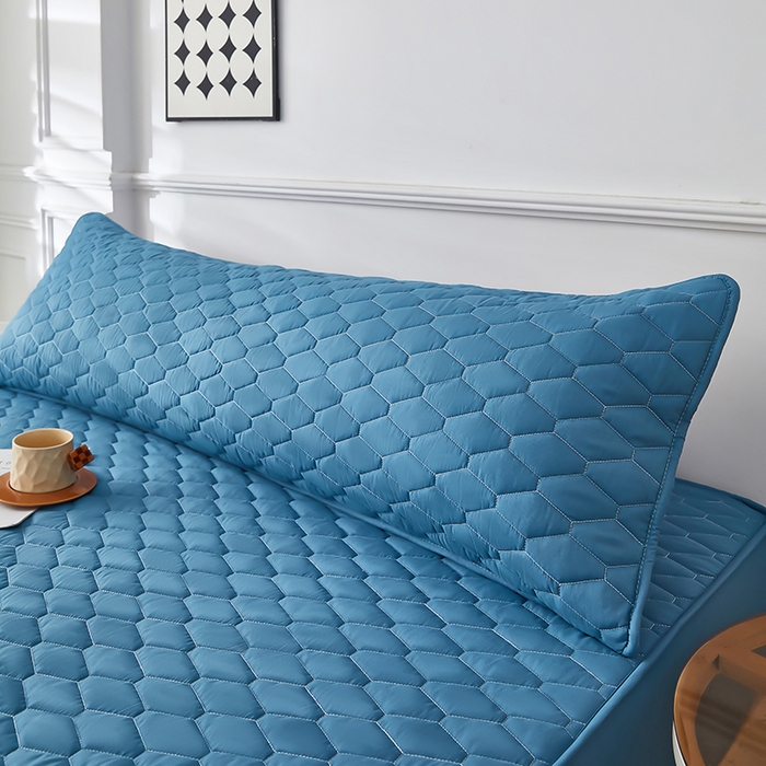 91家纺网 家纺一手货源 找家纺 三盛源 2026新款A类防水夹棉枕套枕芯套防头油双人1.2枕头套1.5夫妻枕头长款一体1.8枕芯套-洛卡系列（支持小批量定制尺寸） 洛卡系列-孔雀蓝