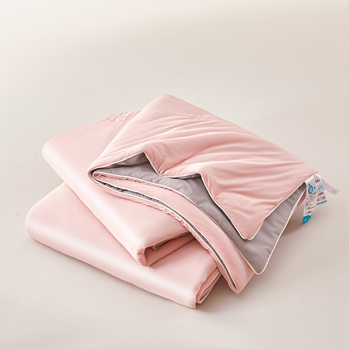 91家纺网 家纺一手货源 找家纺 悦织语 2026新款A类云母凉感丝（含氨纶）+针织棉双面可用夏凉被空调被被子被芯 奶茶粉+中灰