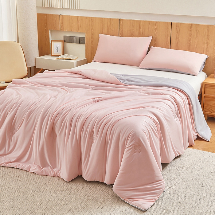 91家纺网 家纺一手货源 找家纺 悦织语 2026新款A类云母凉感丝（含氨纶）+针织棉双面可用夏凉被空调被被子被芯 奶茶粉+中灰