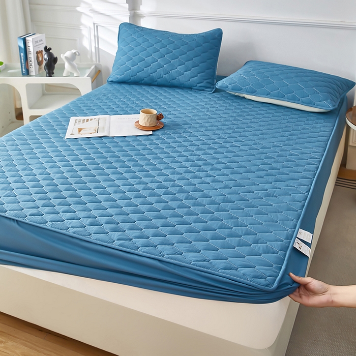 91家纺网 家纺一手货源 找家纺 三盛源 2026新款A类防水隔尿床笠单件夹棉加厚席梦思床垫保护罩防尘床单床罩床套-洛卡系列（支持小批量定制尺寸） 洛卡系列-孔雀蓝