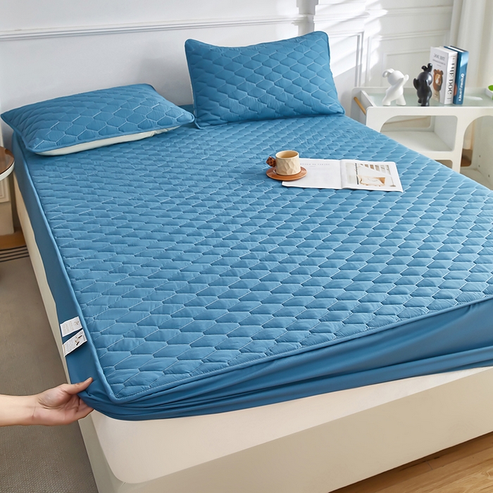 91家纺网 家纺一手货源 找家纺 三盛源 2026新款A类防水隔尿床笠单件夹棉加厚席梦思床垫保护罩防尘床单床罩床套-洛卡系列（支持小批量定制尺寸） 洛卡系列-孔雀蓝