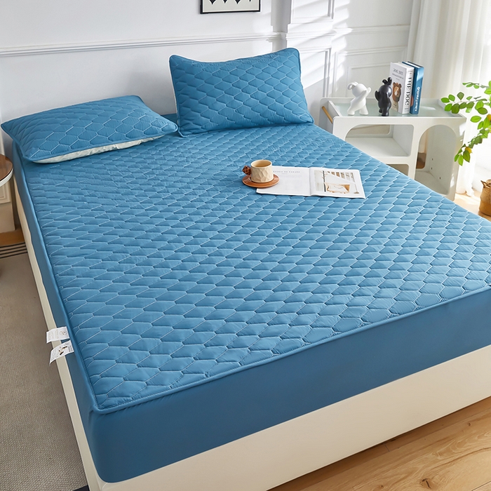 91家纺网 家纺一手货源 找家纺 三盛源 2026新款A类防水隔尿床笠单件夹棉加厚席梦思床垫保护罩防尘床单床罩床套-洛卡系列（支持小批量定制尺寸） 洛卡系列-孔雀蓝