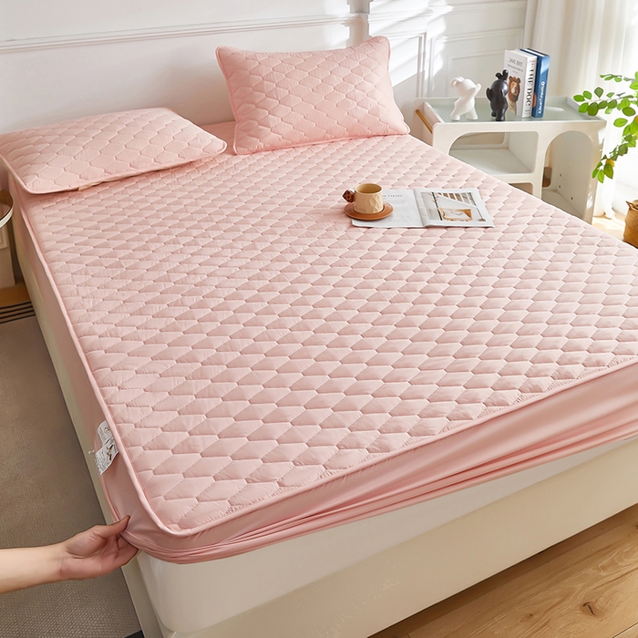 91家纺网 家纺一手货源 找家纺 三盛源 2026新款A类防水隔尿床笠单件夹棉加厚席梦思床垫保护罩防尘床单床罩床套-洛卡系列（支持小批量定制尺寸） 洛卡系列-粉豆沙