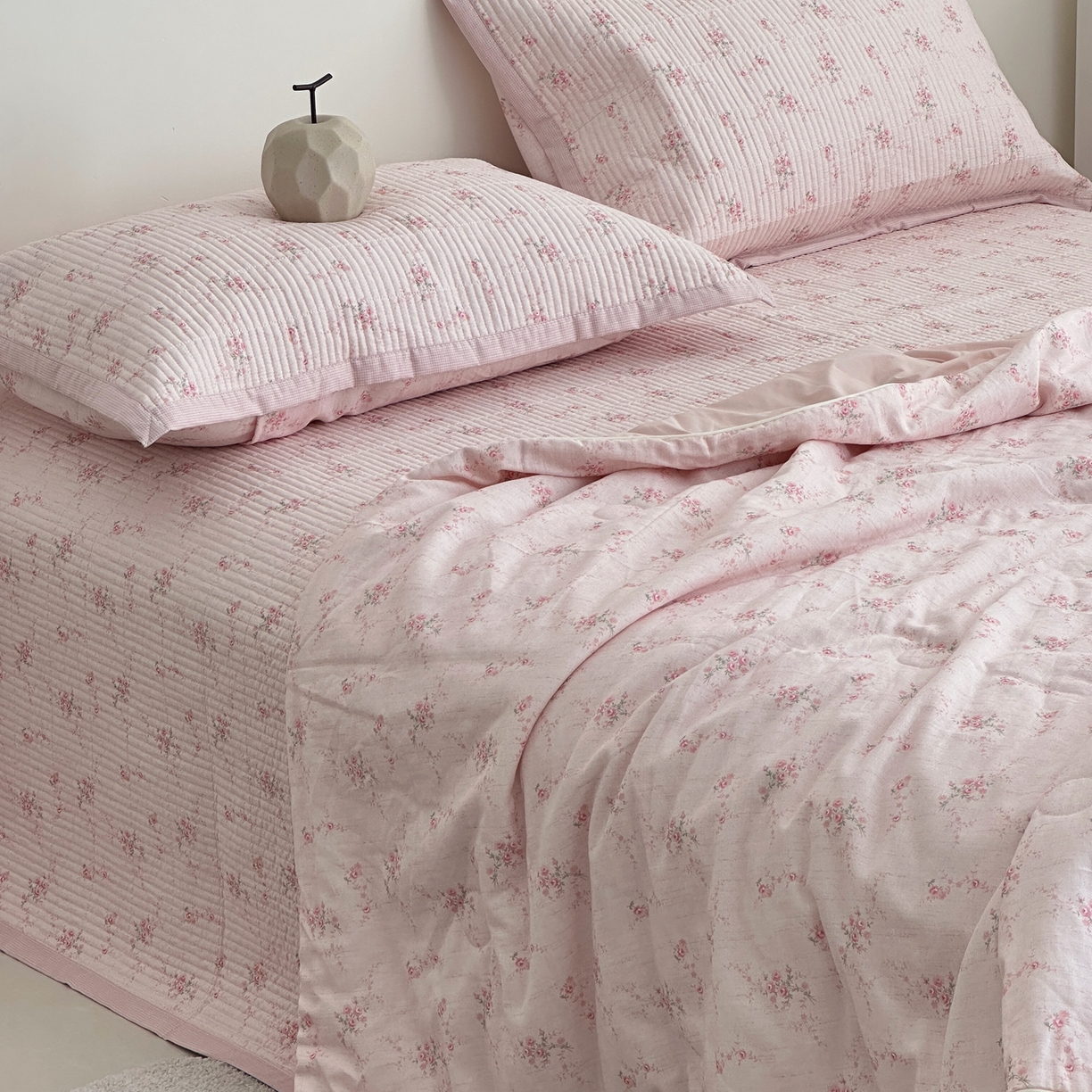 91家纺网 家纺一手货源 找家纺 佰织鑫家居 2026新款全棉双层纱床盖款锦氨夏被四件套 初夏