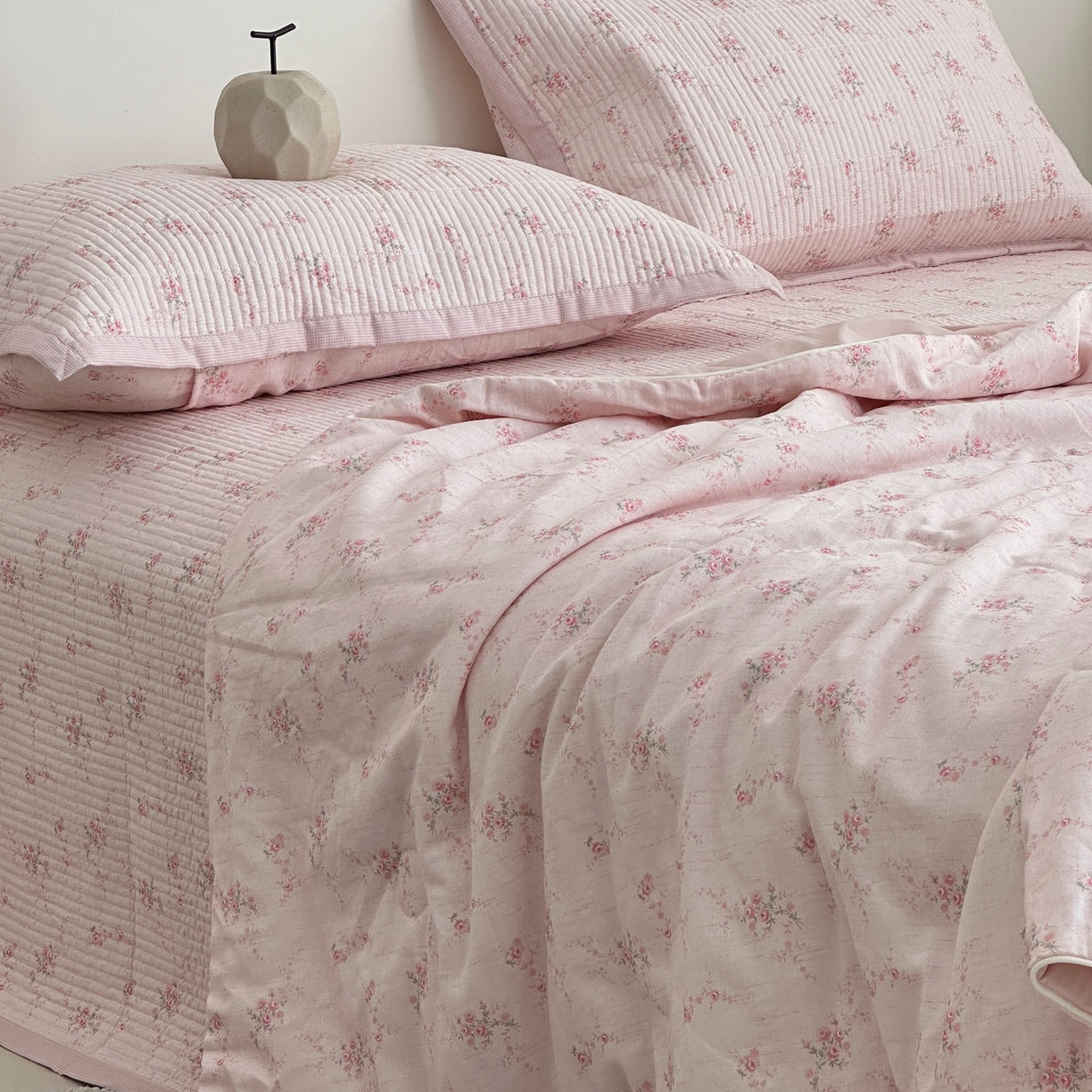 91家纺网 家纺一手货源 找家纺 佰织鑫家居 2026新款全棉双层纱床盖款锦氨夏被四件套 初夏