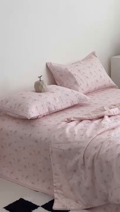 91家纺网 家纺一手货源 找家纺 佰织鑫家居 2026新款全棉双层纱床盖款锦氨夏被四件套 初夏