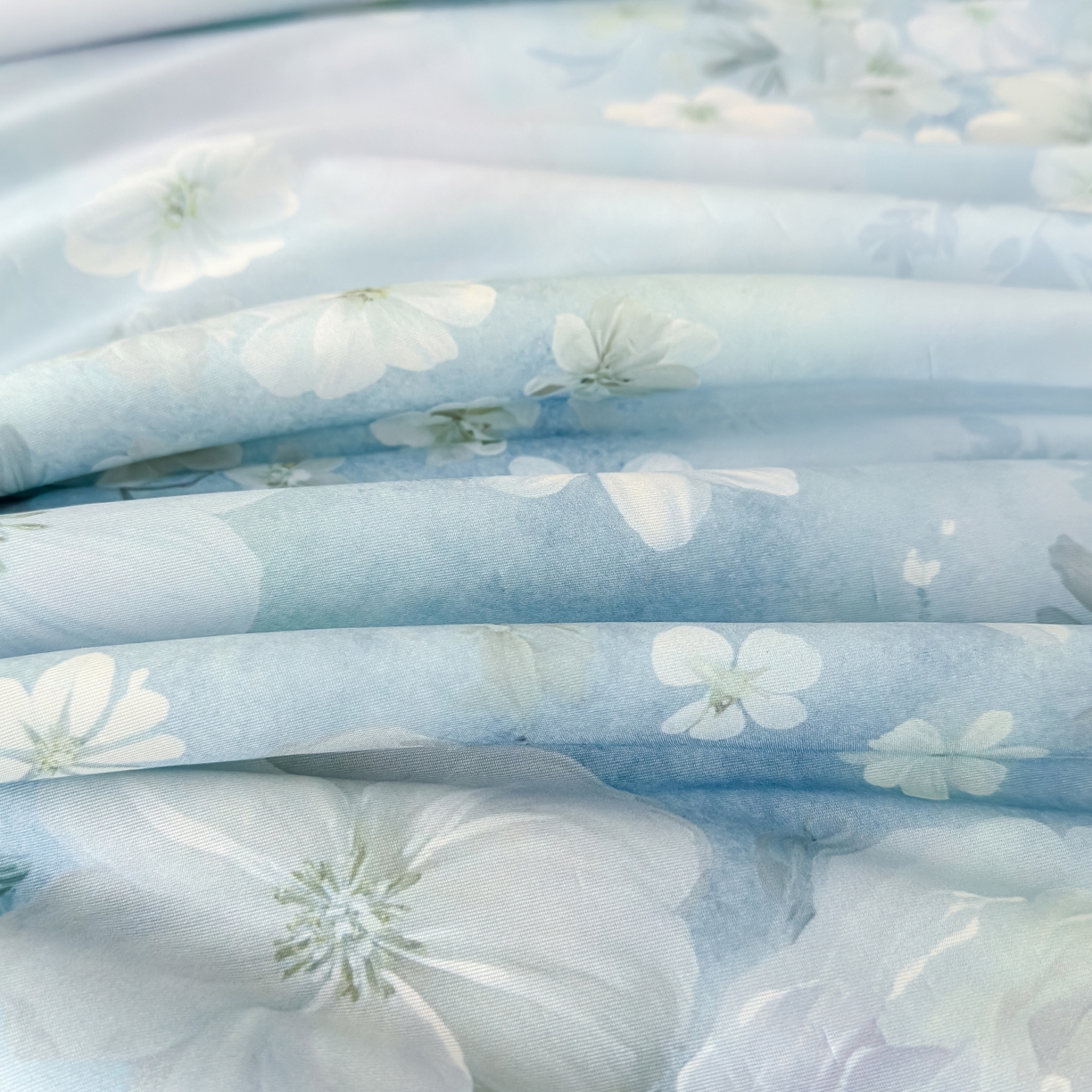 91家纺网 家纺一手货源 找家纺 圣尔雅家纺 2026春夏新款数码印花凉感丝夏被夏凉被空调被系列 绒花（绿）