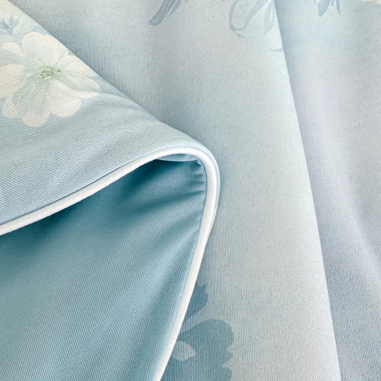 91家纺网 家纺一手货源 找家纺 圣尔雅家纺 2026春夏新款数码印花凉感丝夏被夏凉被空调被系列 绒花（绿）