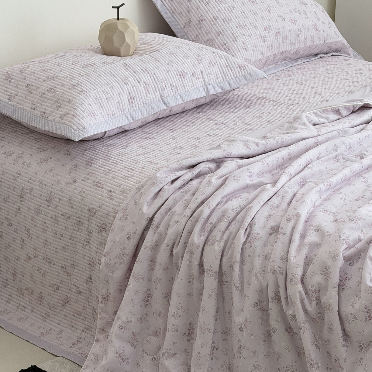 91家纺网 家纺一手货源 找家纺 佰织鑫家居 2026新款全棉双层纱床盖款锦氨夏被四件套 浅夏