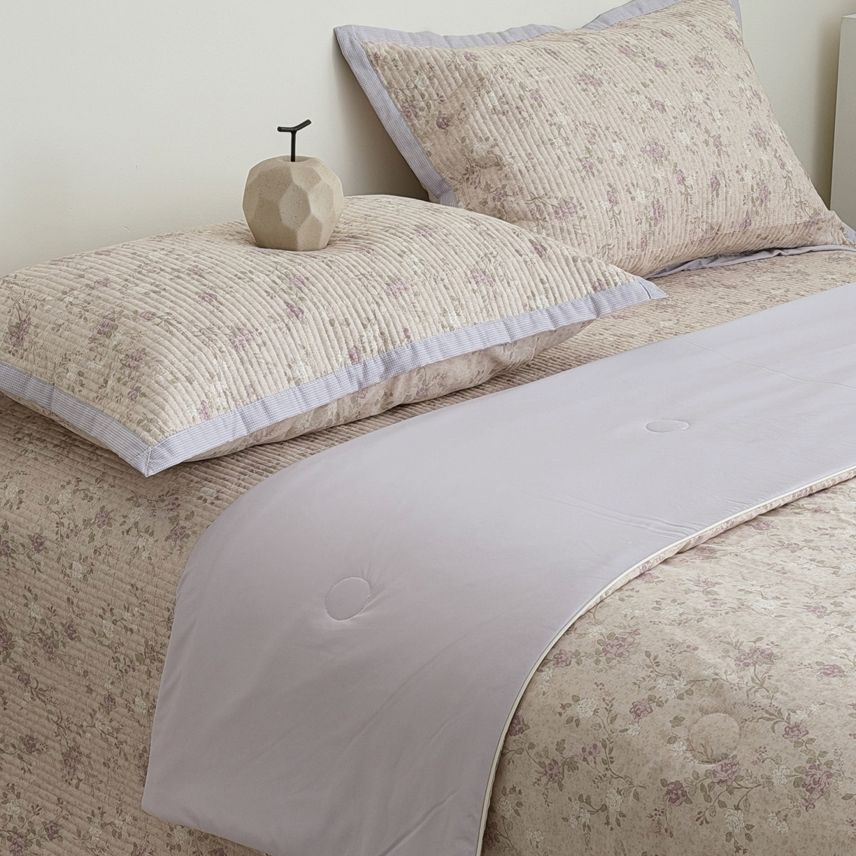 91家纺网 家纺一手货源 找家纺 佰织鑫家居 2026新款全棉双层纱床盖款锦氨夏被四件套 晚香