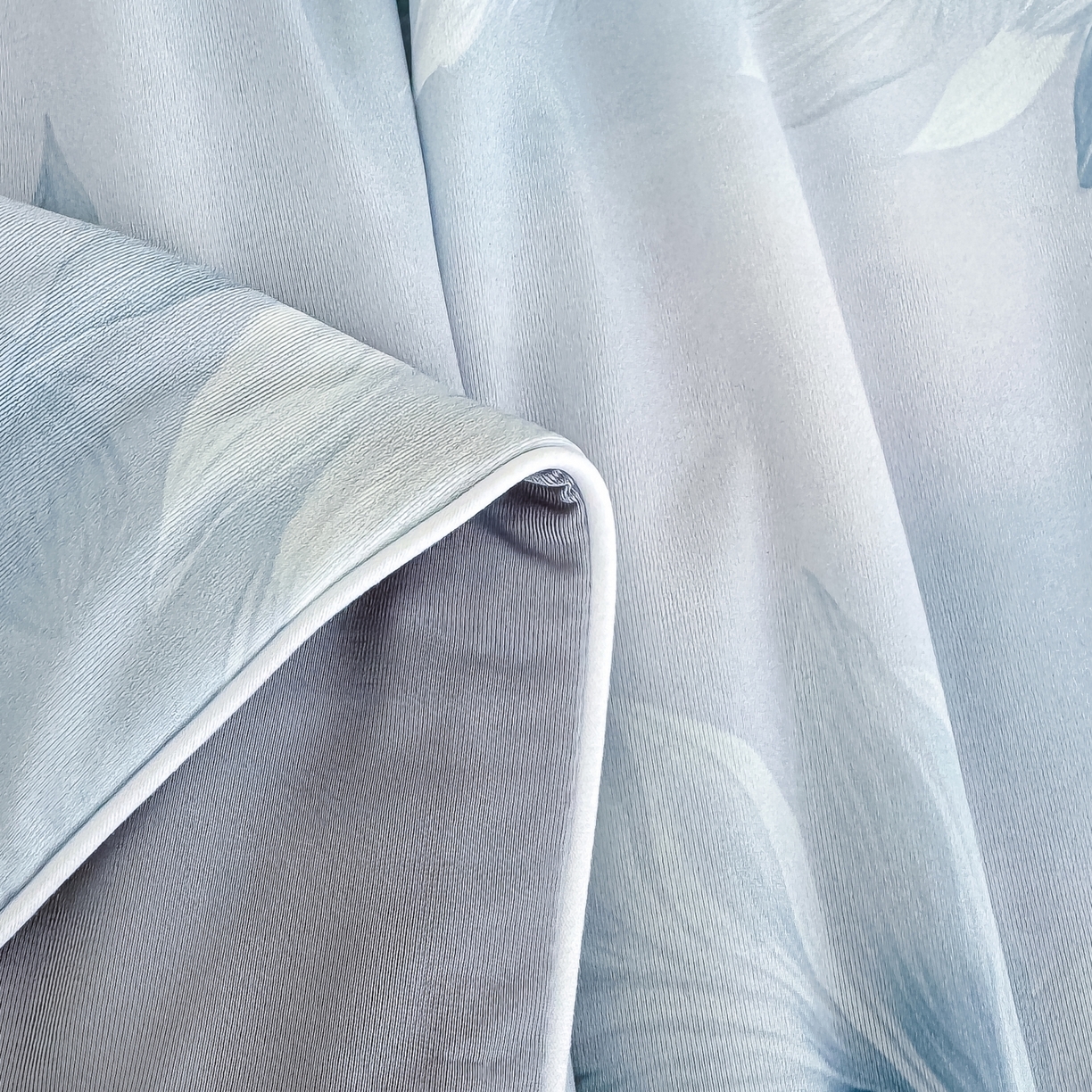 91家纺网 家纺一手货源 找家纺 圣尔雅家纺 2026春夏新款数码印花凉感丝夏被夏凉被空调被系列 相遇