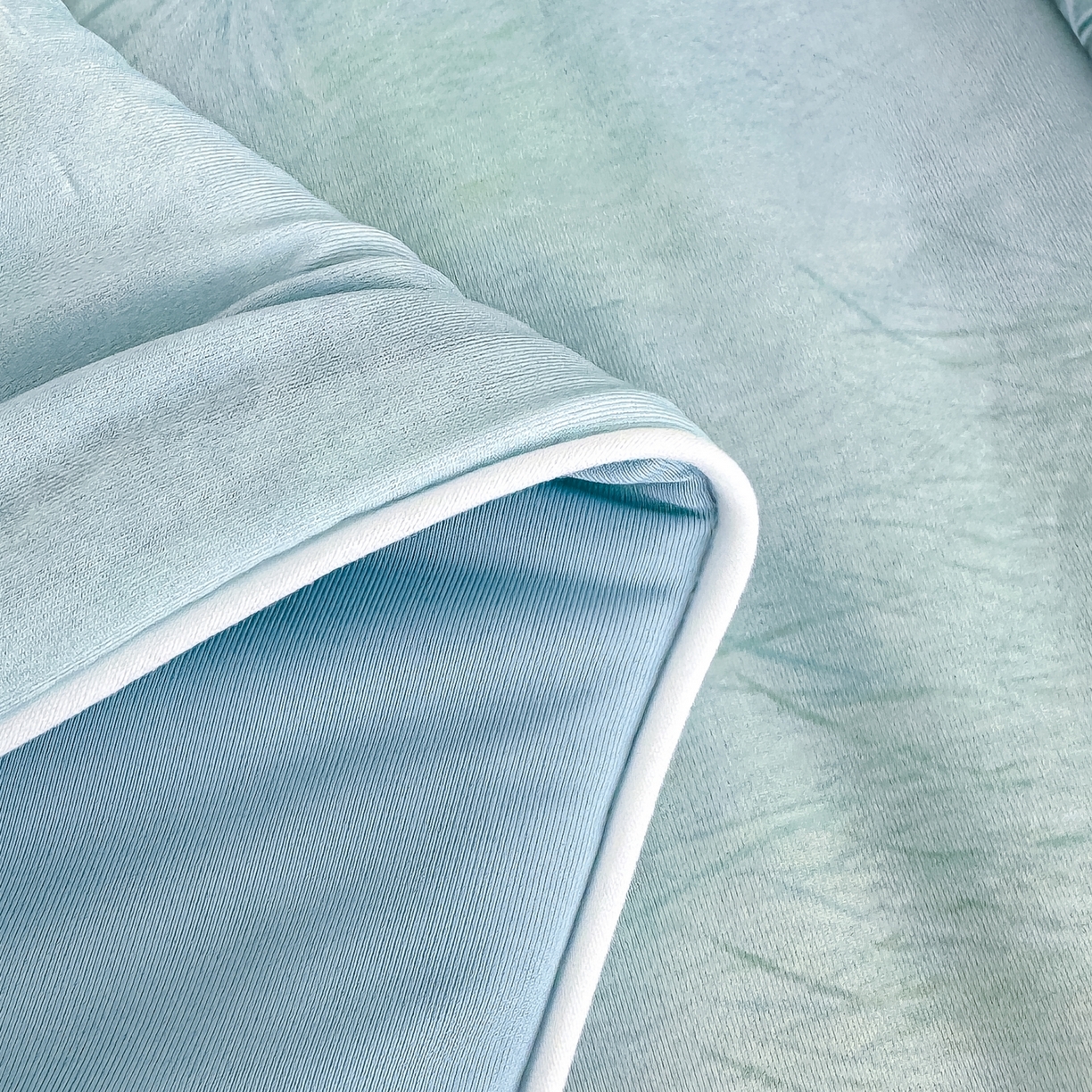 91家纺网 家纺一手货源 找家纺 圣尔雅家纺 2026春夏新款数码印花凉感丝夏被夏凉被空调被系列 燕麦