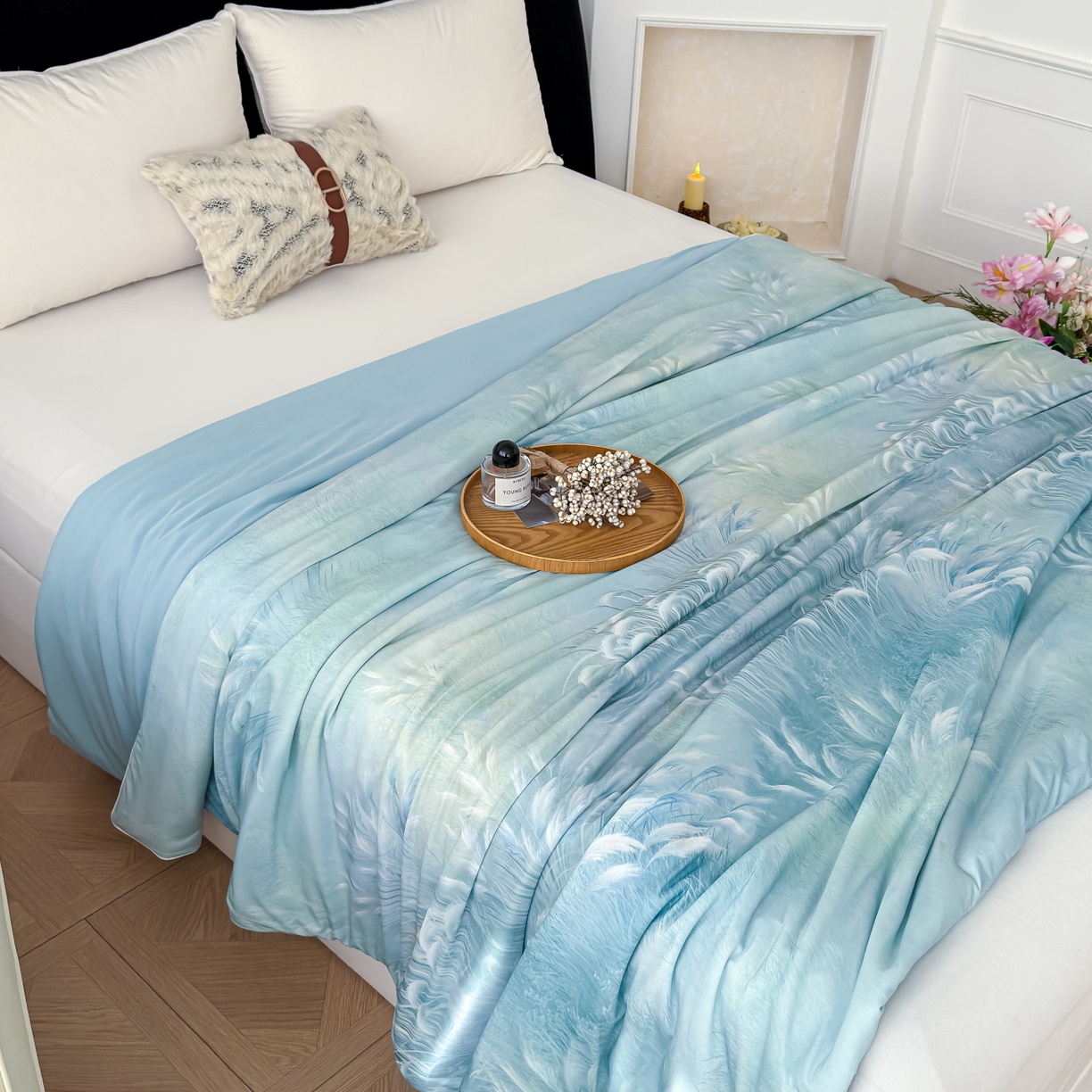 91家纺网 家纺一手货源 找家纺 圣尔雅家纺 2026春夏新款数码印花凉感丝夏被夏凉被空调被系列 燕麦