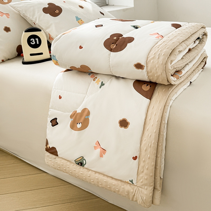 91家纺网 家纺一手货源 找家纺 悦织语 2026新款水洗棉双层纱豆豆被大豆夏凉被 元气小熊