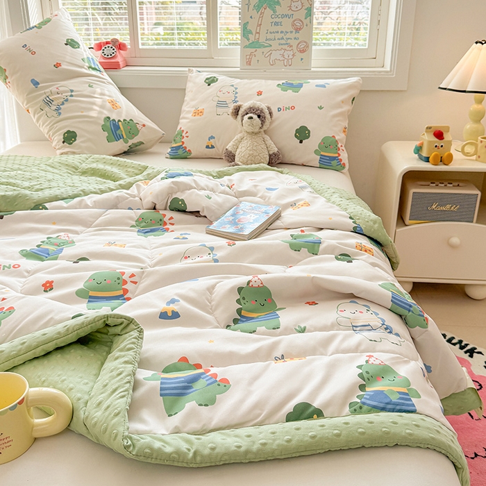 91家纺网 家纺一手货源 找家纺 悦织语 2026新款水洗棉双层纱豆豆被大豆夏凉被 恐龙日记