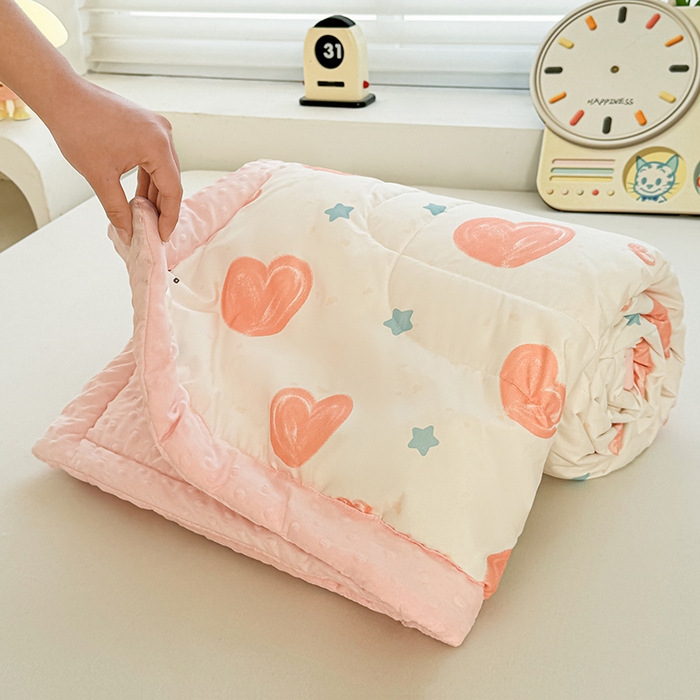 91家纺网 家纺一手货源 找家纺 悦织语 2026新款水洗棉双层纱豆豆被大豆夏凉被 爱心满满