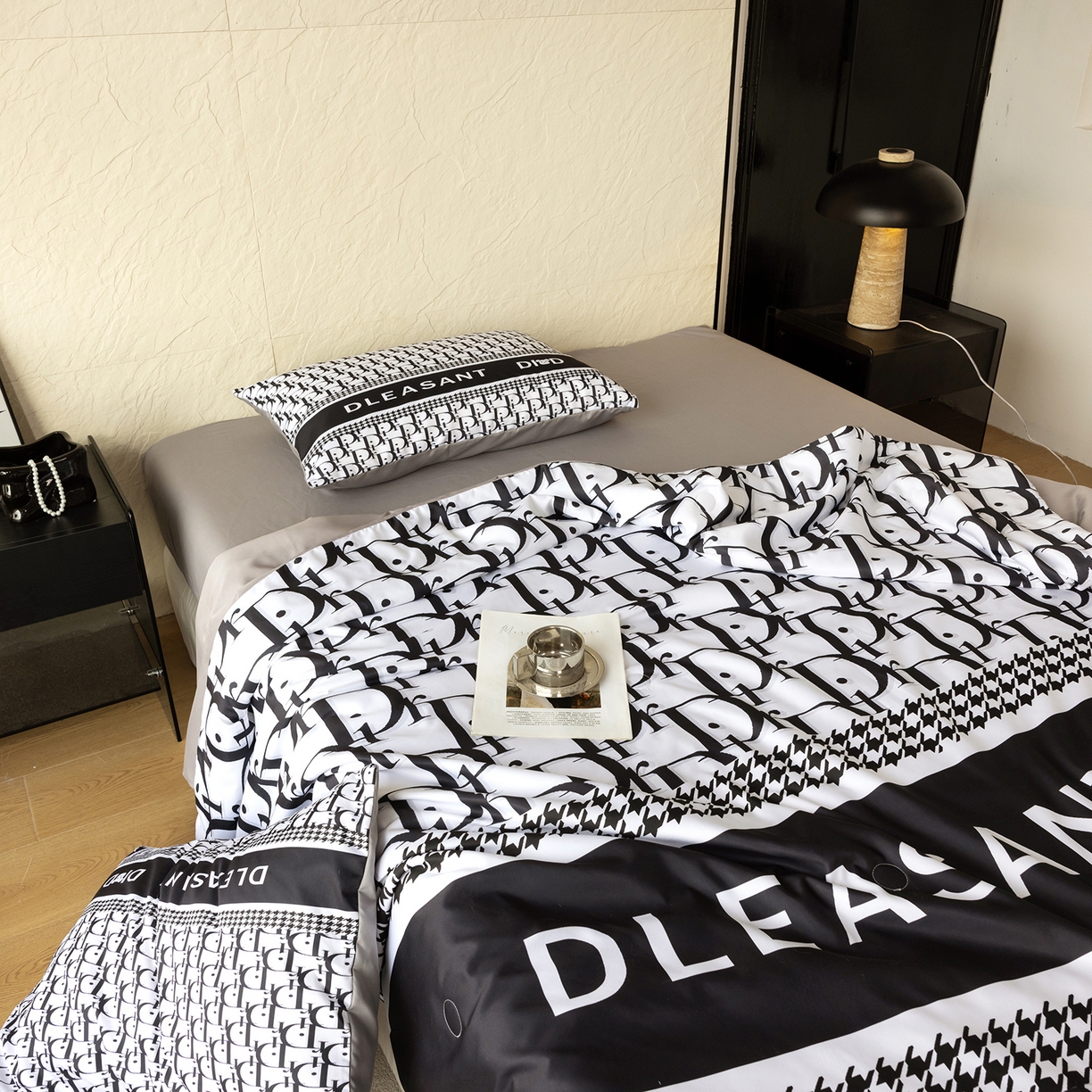 91家纺网 家纺一手货源 找家纺 （总）摩卡（乐趣） 2026新款水洗真丝数码印花夏被四件套