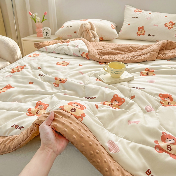 91家纺网 家纺一手货源 找家纺 悦织语 2026新款水洗棉双层纱豆豆被大豆夏凉被 爱心小熊