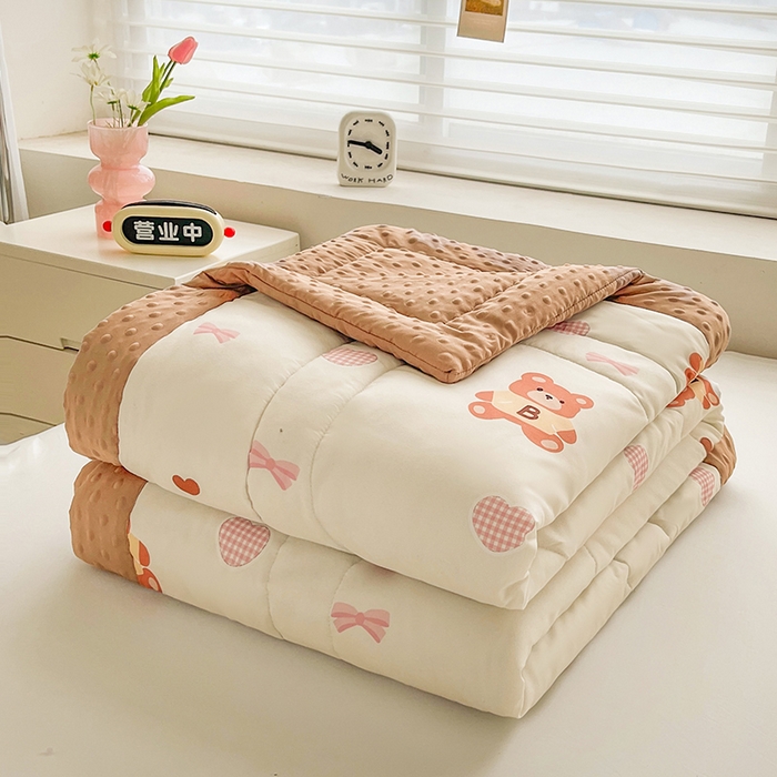 91家纺网 家纺一手货源 找家纺 悦织语 2026新款水洗棉双层纱豆豆被大豆夏凉被 爱心小熊