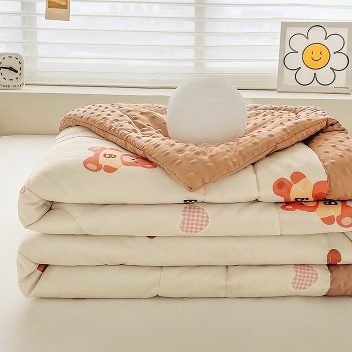 91家纺网 家纺一手货源 找家纺 悦织语 2026新款水洗棉双层纱豆豆被大豆夏凉被 爱心小熊