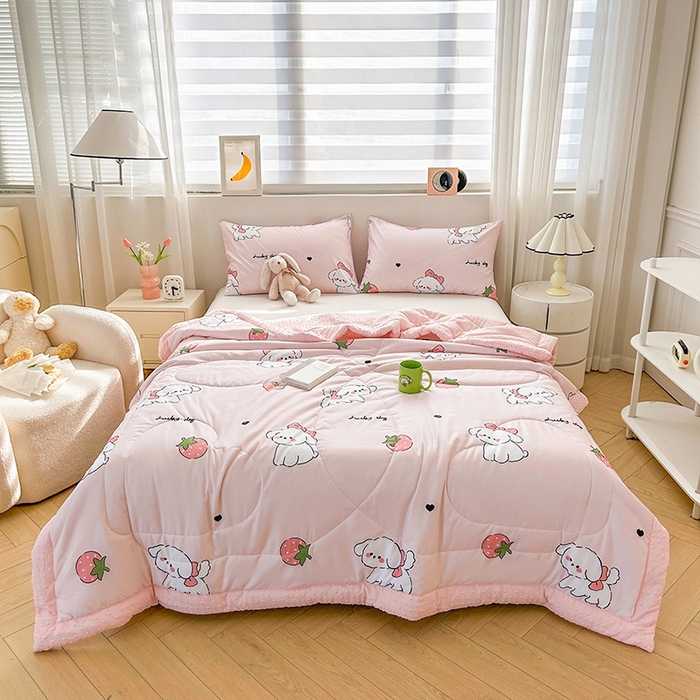 91家纺网 家纺一手货源 找家纺 悦织语 2026新款水洗棉双层纱豆豆被大豆夏凉被 草莓狗