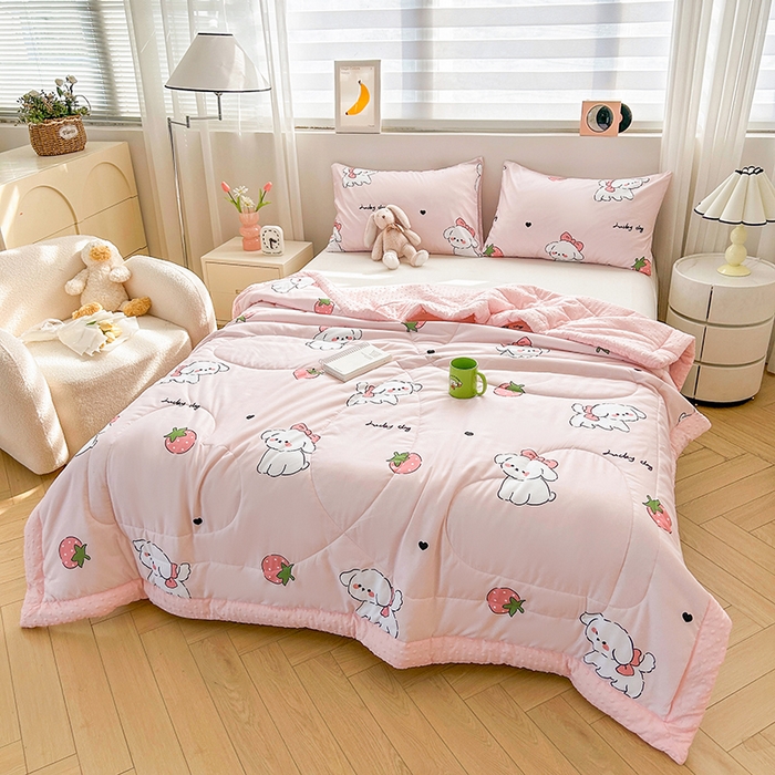 91家纺网 家纺一手货源 找家纺 悦织语 2026新款水洗棉双层纱豆豆被大豆夏凉被 草莓狗