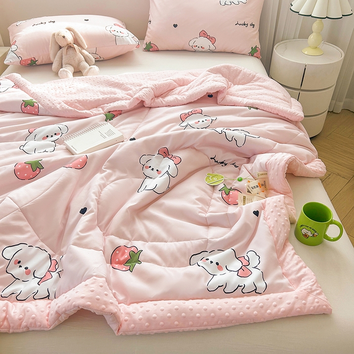 91家纺网 家纺一手货源 找家纺 悦织语 2026新款水洗棉双层纱豆豆被大豆夏凉被 草莓狗