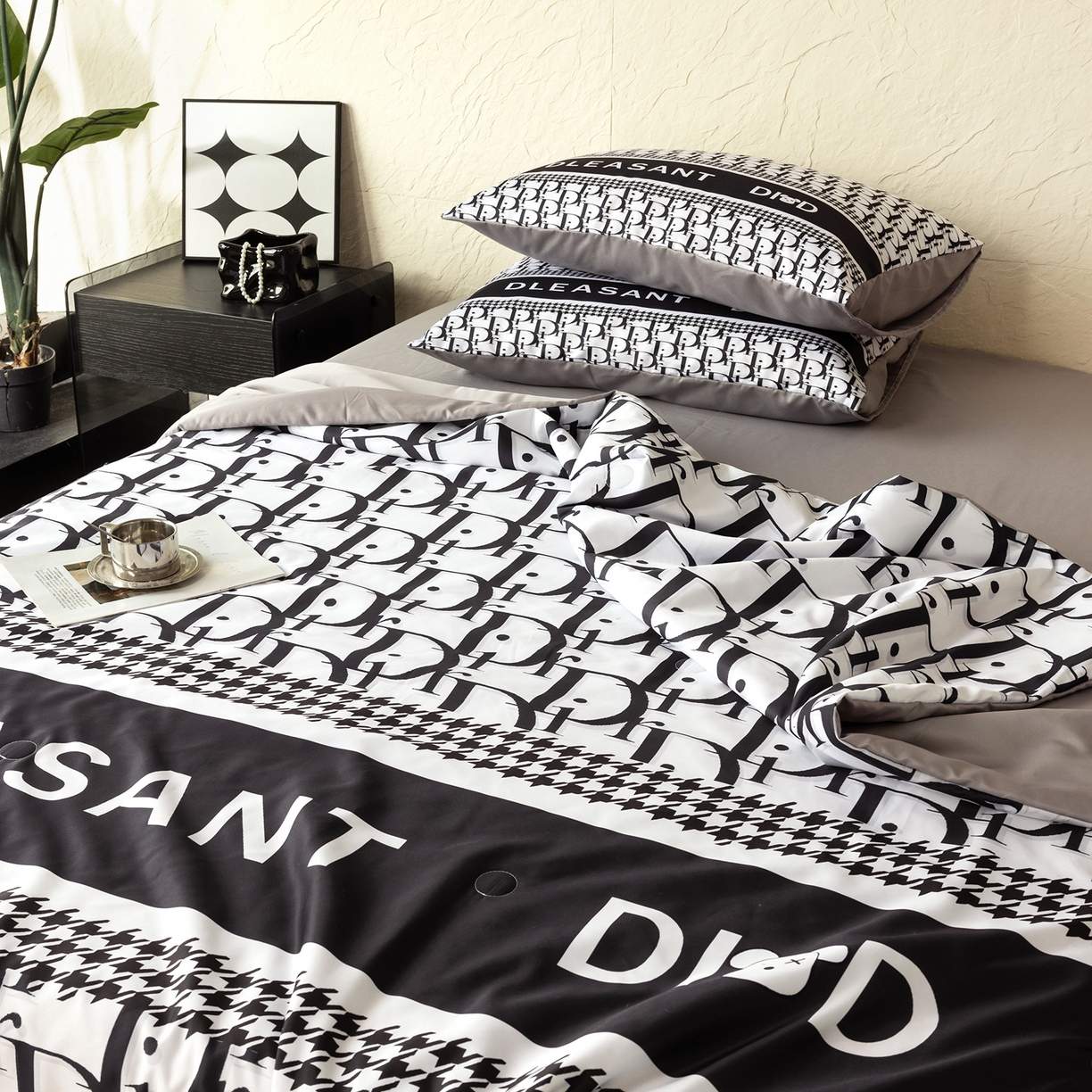 91家纺网 家纺一手货源 找家纺 摩卡（乐趣） 2026新款水洗真丝数码印花夏被四件套 爱迪