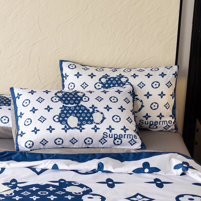 91家纺网 家纺一手货源 找家纺 摩卡（乐趣） 2026新款水洗真丝数码印花夏被四件套 公仔兰