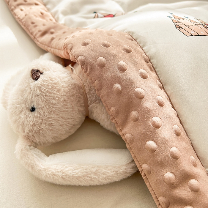 91家纺网 家纺一手货源 找家纺 悦织语 2026新款水洗棉双层纱豆豆被大豆夏凉被 嗨皮熊