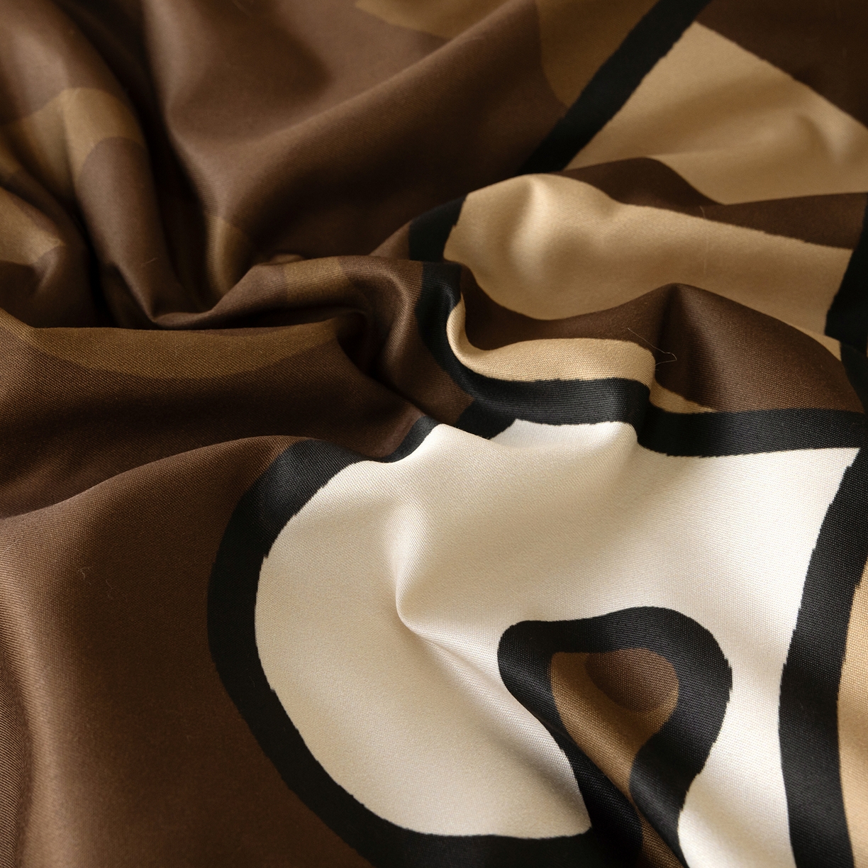 91家纺网 家纺一手货源 找家纺 摩卡（乐趣） 2026新款水洗真丝数码印花夏被四件套 梦龙熊