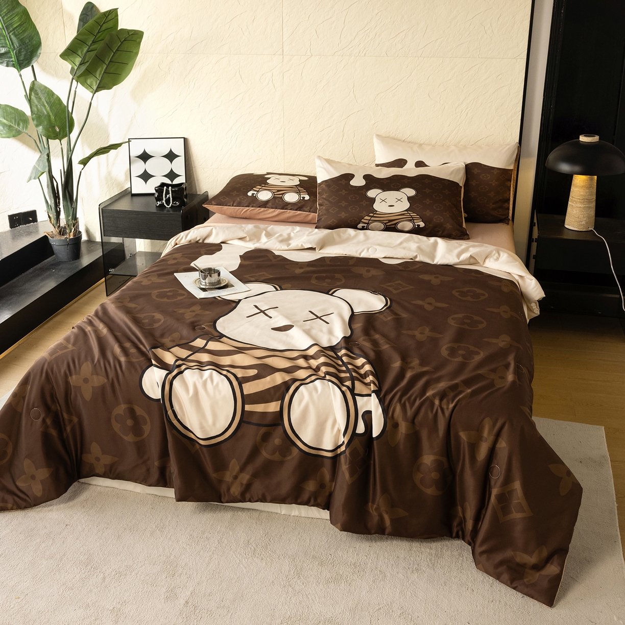 91家纺网 家纺一手货源 找家纺 摩卡（乐趣） 2026新款水洗真丝数码印花夏被四件套 梦龙熊