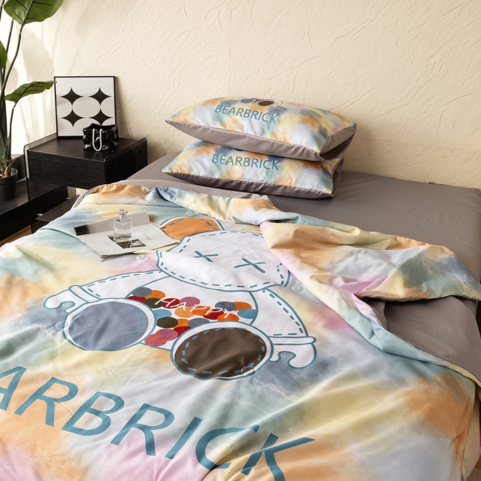 91家纺网 家纺一手货源 找家纺 摩卡（乐趣） 2026新款水洗真丝数码印花夏被四件套 七彩熊