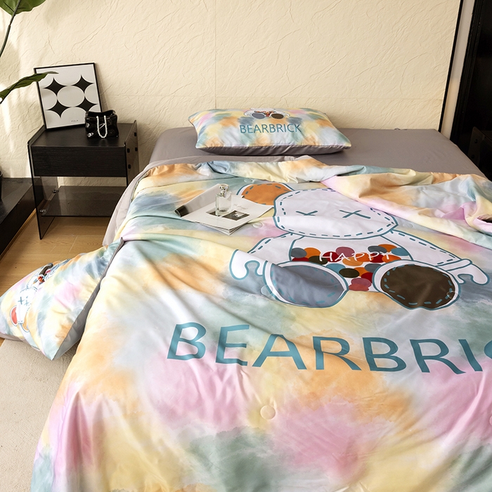 91家纺网 家纺一手货源 找家纺 摩卡（乐趣） 2026新款水洗真丝数码印花夏被四件套 七彩熊