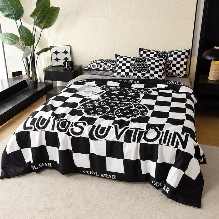 91家纺网 家纺一手货源 找家纺 摩卡（乐趣） 2026新款水洗真丝数码印花夏被四件套 棋盘格公仔