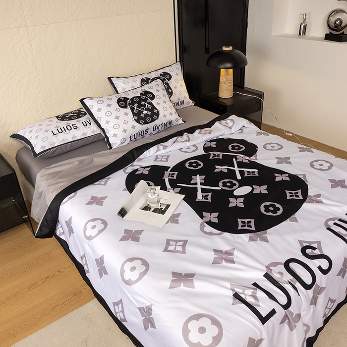 91家纺网 家纺一手货源 找家纺 摩卡（乐趣） 2026新款水洗真丝数码印花夏被四件套 熊头白