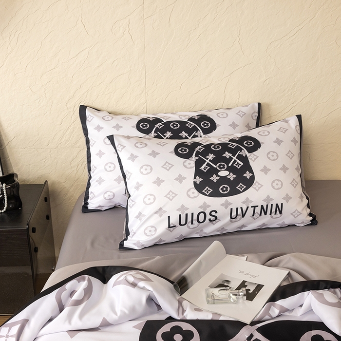 91家纺网 家纺一手货源 找家纺 摩卡（乐趣） 2026新款水洗真丝数码印花夏被四件套 熊头白