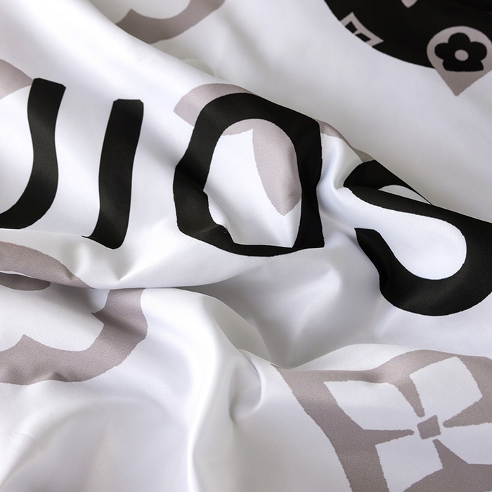 91家纺网 家纺一手货源 找家纺 摩卡（乐趣） 2026新款水洗真丝数码印花夏被四件套 熊仔白