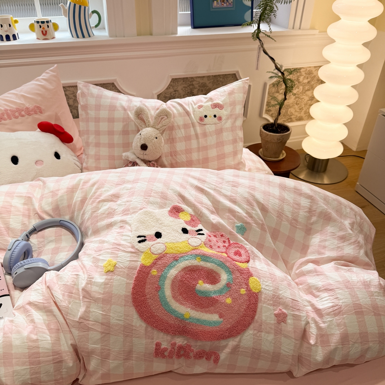 91家纺网 家纺一手货源 找家纺 我心家纺 2026新款水洗棉毛巾绣四件套 猫咪瑞士卷-粉格