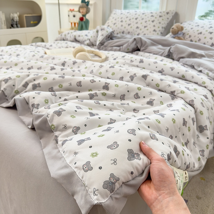 91家纺网 家纺一手货源 找家纺 悦织语 2026新款A类针织棉双层纱韩版夏被四件套空调被 晚安熊