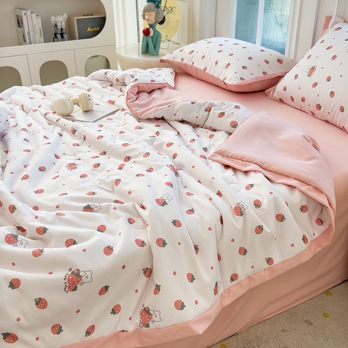 91家纺网 家纺一手货源 找家纺 悦织语 2026新款A类针织棉双层纱韩版夏被四件套空调被 草莓熊