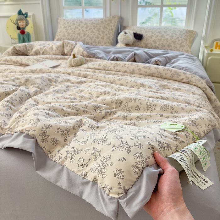 91家纺网 家纺一手货源 找家纺 悦织语 2026新款A类针织棉双层纱韩版夏被四件套空调被 春日序