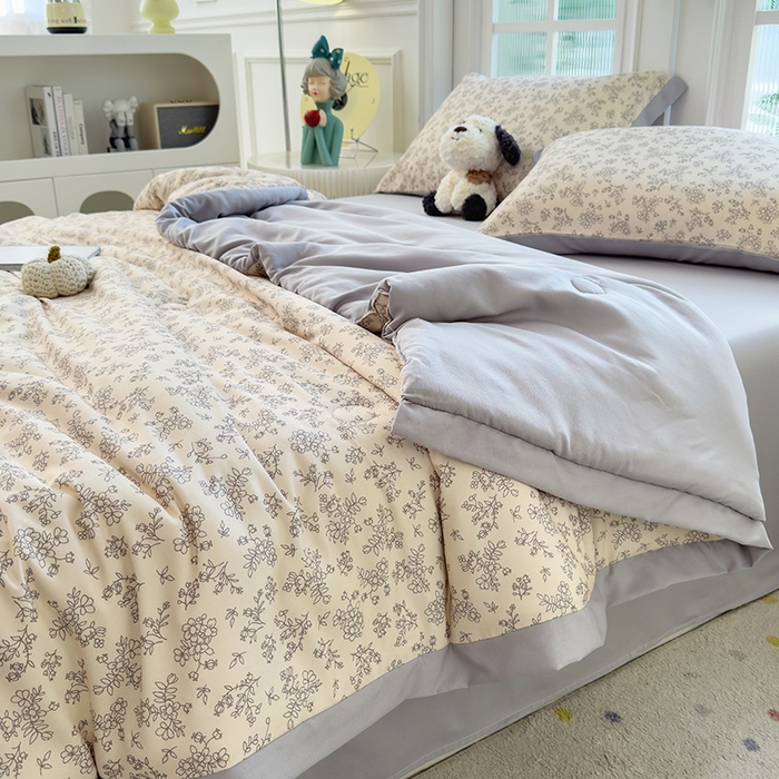 91家纺网 家纺一手货源 找家纺 悦织语 2026新款A类针织棉双层纱韩版夏被四件套空调被 春日序